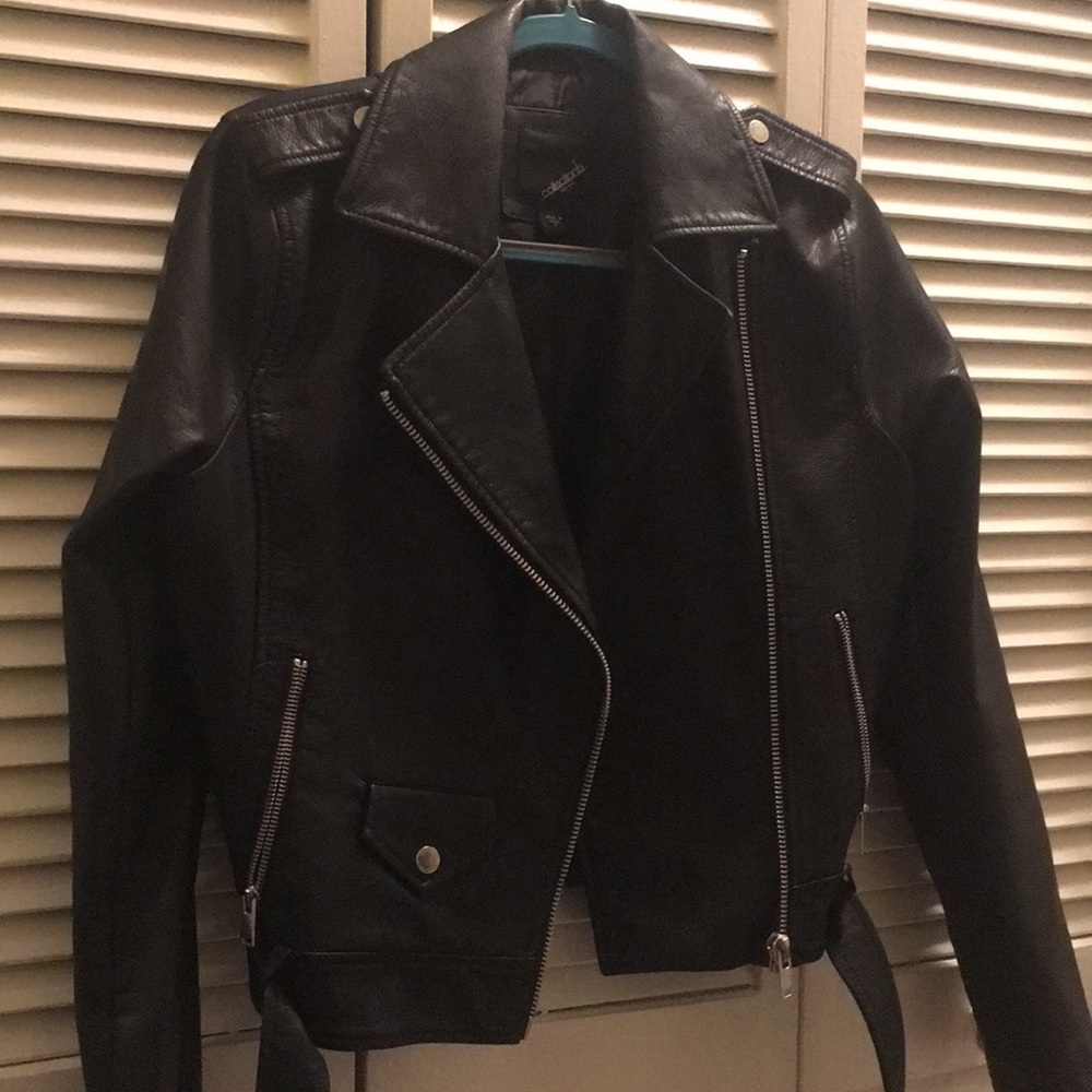 🖤 Thrifted Black Leather Jacket